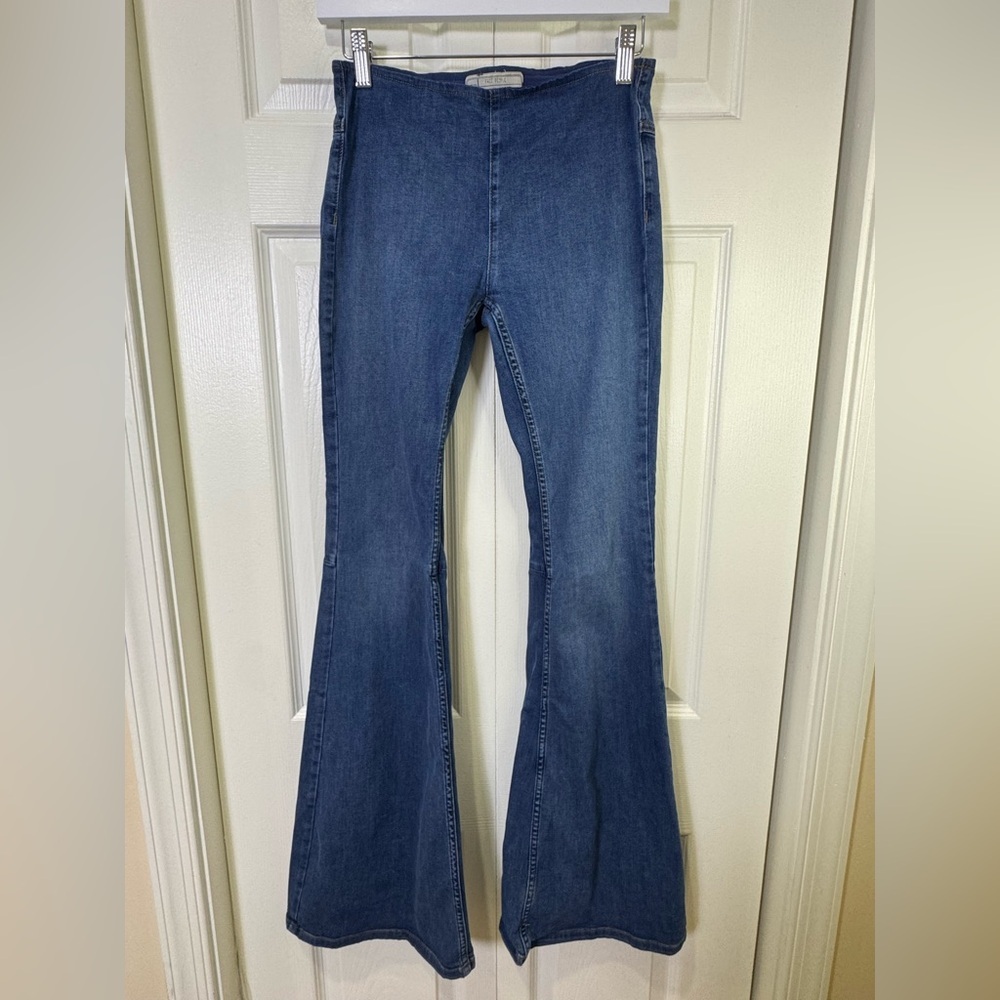 Free People Just Float On Flare Jeans Size 26R Medium Wash Bell Bottom